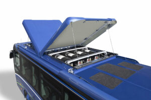 Střecha Iveco Crossway s tlakovými láhvemi